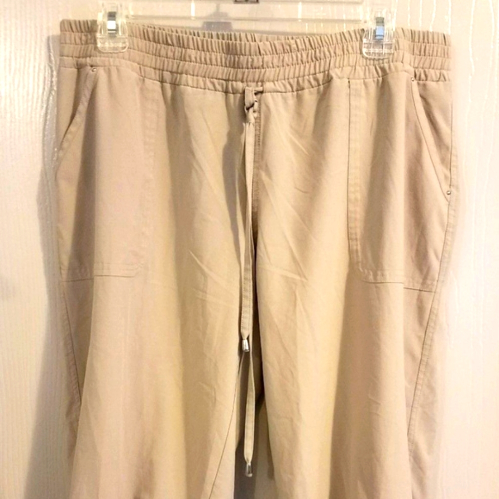 NEW Soma Jogger capri pants Size Large Retail $78 NEW